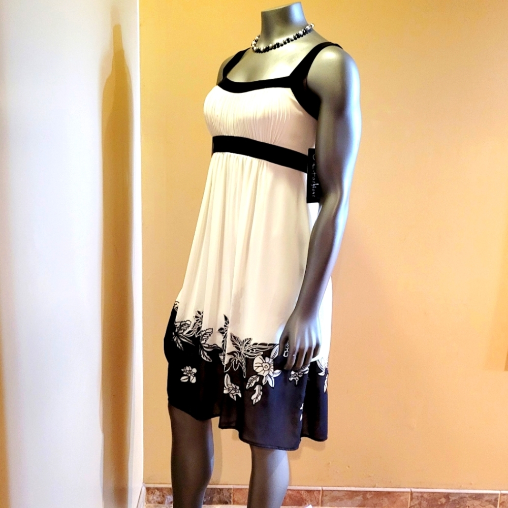 NWT S.L. Fashions knee length dress